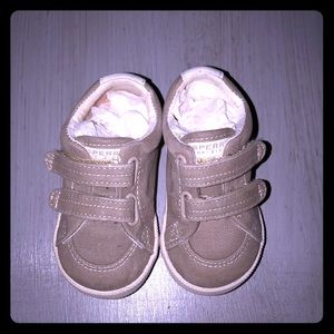 Infant SPERRY sneakers! (Tan)